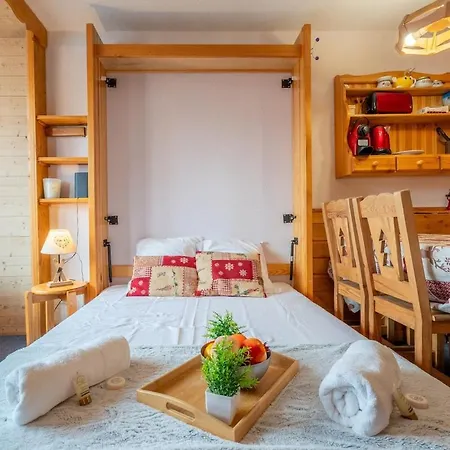Serene Ski-in Out Mountain Escape *